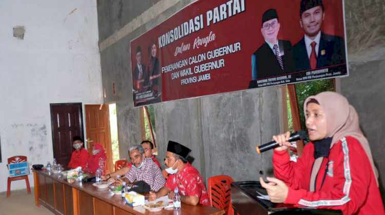 Ratu Munawaroh saat hadiri konsolidasi bersama DPC PDIP Tebo