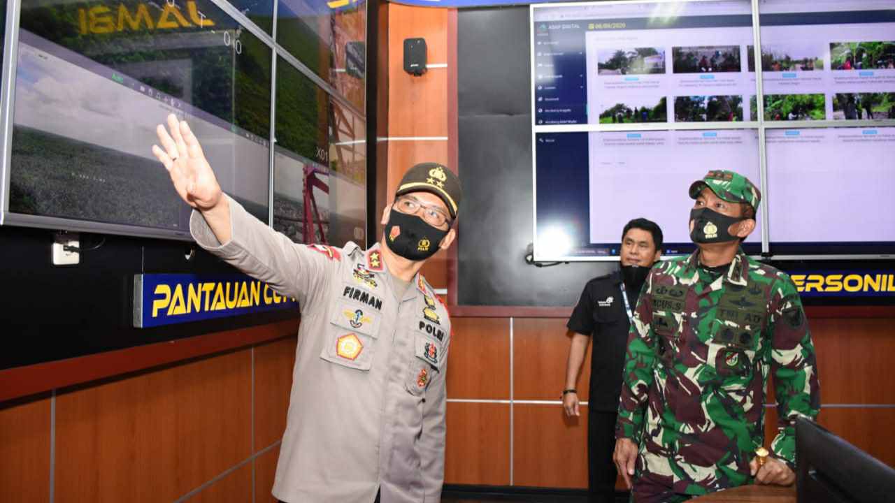 Irjen Pol Firman Shantyabudi bersama Mayjen TNI Agus Sunardi
