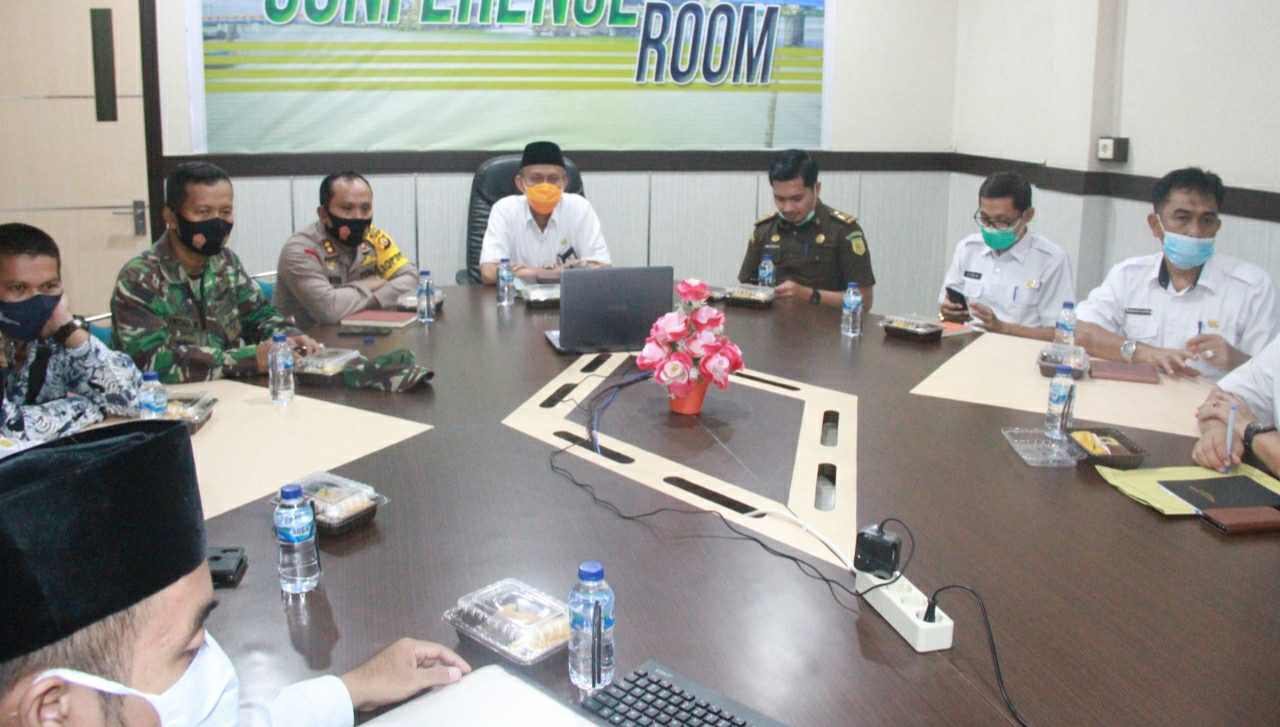 Agus Sanusi saat ikuti rapat virtual Rakor Pilkada