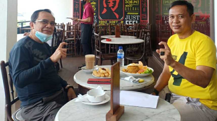 Fauzi (kanan) dan Asari Syafii