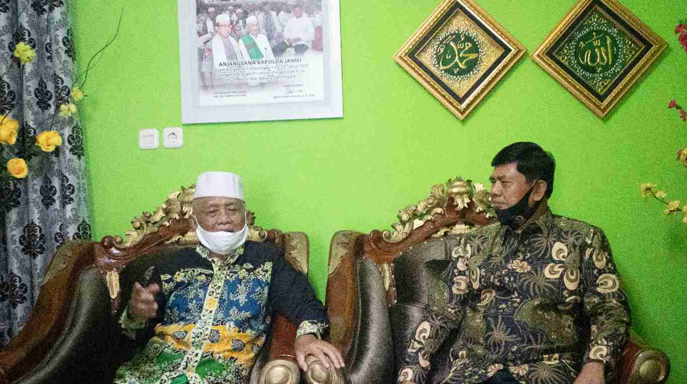 Syafril Nursal bersama pengurus PW NU Provinsi Jambi KH. Aminullah Hamid