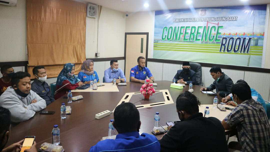 Safrial saat silaturahmi dengan DPD KNPI Tanjab Barat
