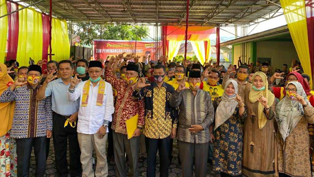 CE-Ratu saat kukuhkan Tim Pemenangan wilayah Semurup