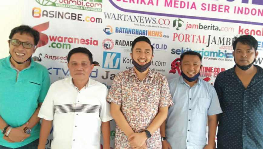 Fikar-Yos bersama pengurus SMSI Jambi