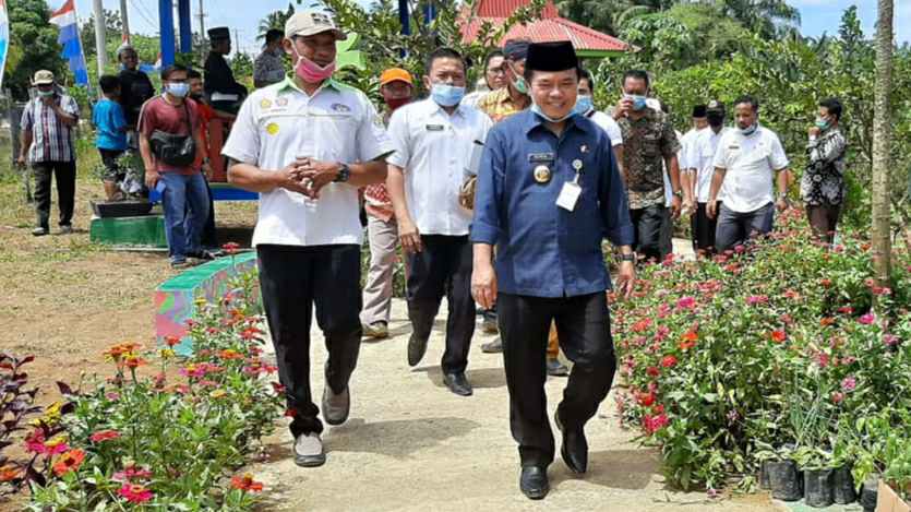 Al Haris saat resmikan Taman Agrowisata Buah Mampun Baru