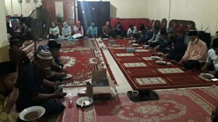 Keluarga Inti Abdullah Sani saat mesosialisasikan Al Haris-Abdullah Sani