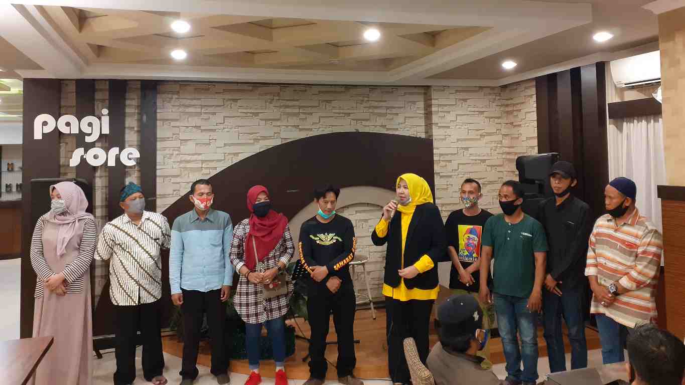 Rosita Cek Endra bersama Komunitas Tanggo Rajo 