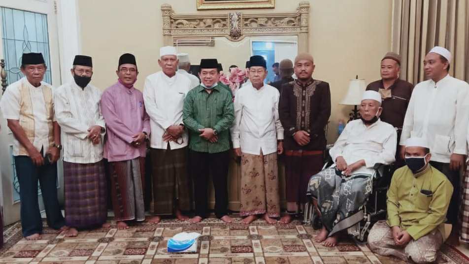 Kyai Sepuh Seberang saat berikan dukungan ke Al Haris-Abdullah Sani 