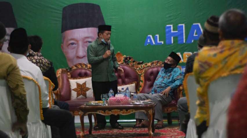 Al Haris-Abdullah Sani saat bersilaturahmi dengan masyarakat tokoh jawa Kota Jambi