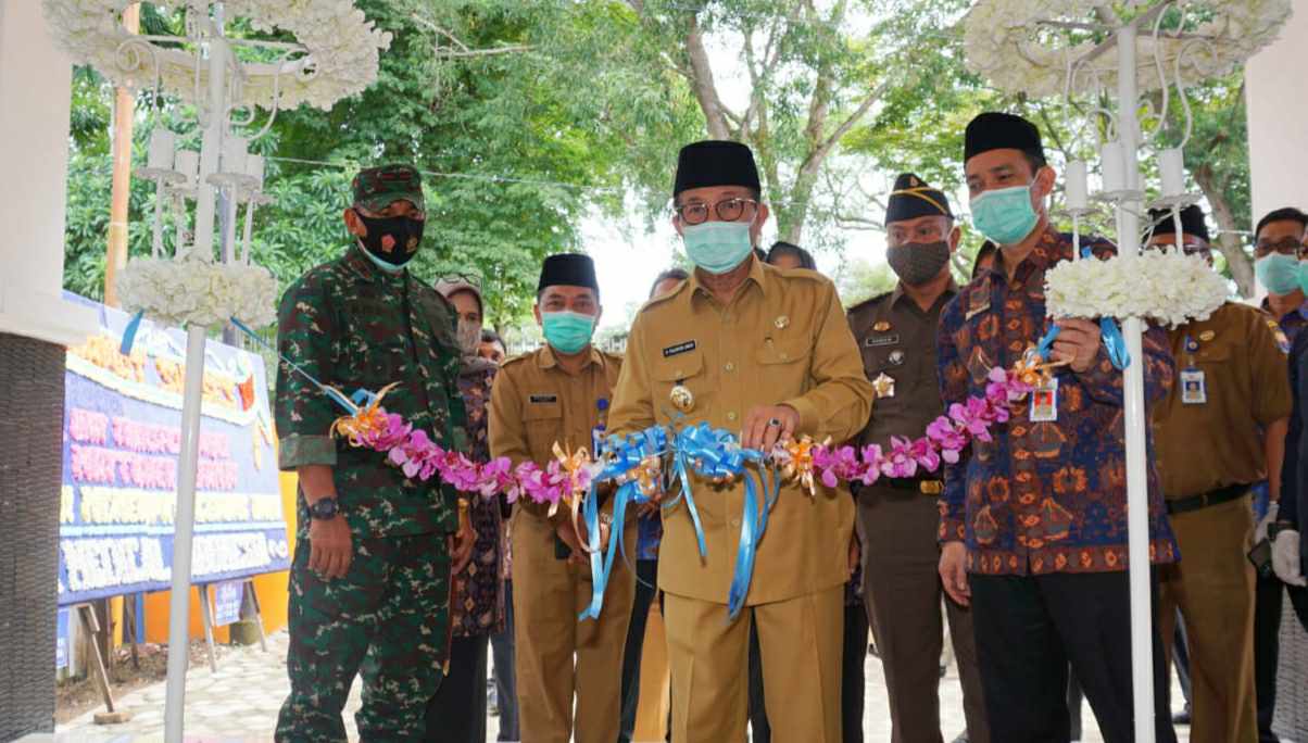 Fachrori Umar saat resmikan Laboratorium PCR Covid-19 dan Unit Transfusi Darah RSUD Raden Mattaher