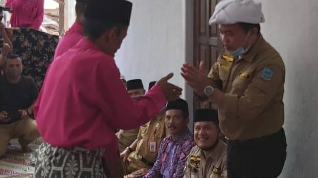 Al Haris saat diberi gelar Datuk Maranggung Sakti