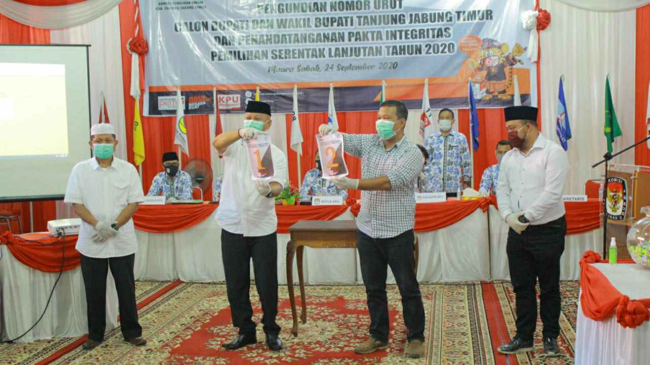 Pencabutan nomor urut Paslon di Pilbup Tanjab Timur 