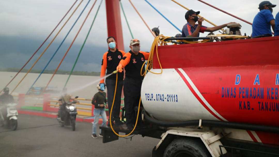 Safrial saat penyemprotan disinfektan 