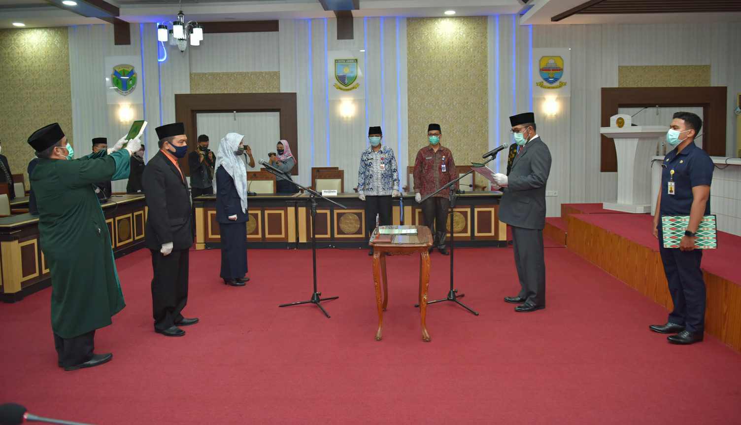 Sudirman saat melantik pejabat fungsional ruang lingkup Pemprov Jambi 