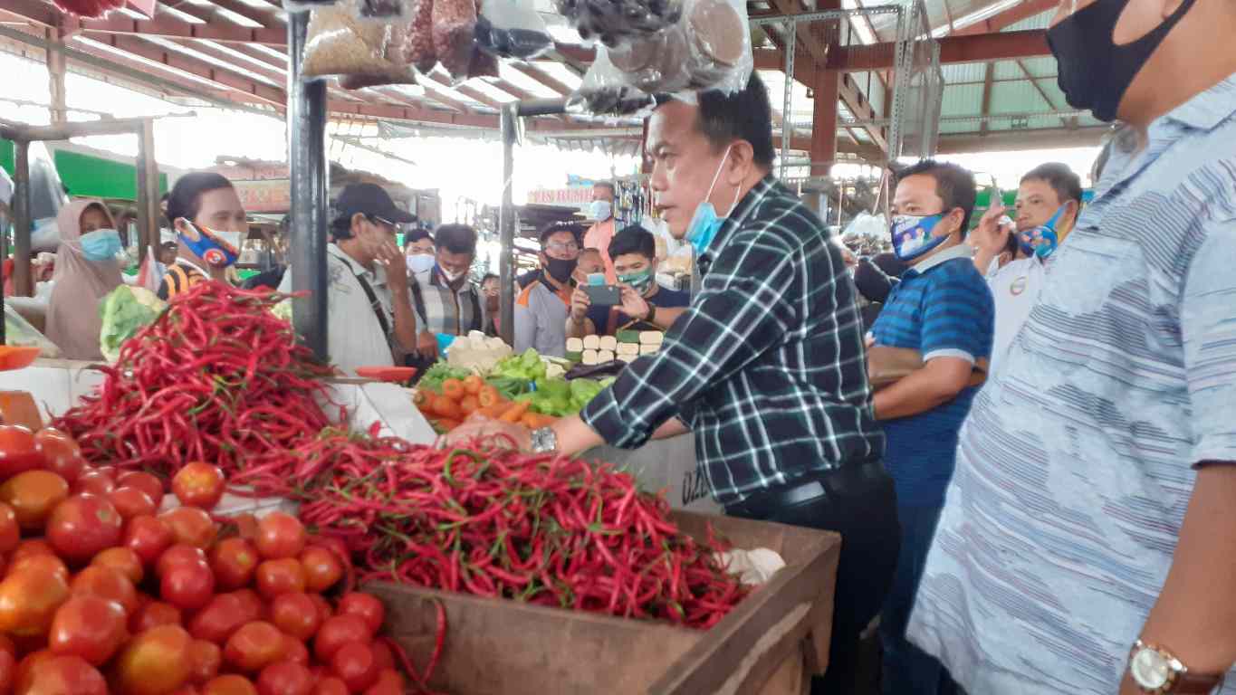 Al Haris saat blusukan di Pasar Aur Duri 