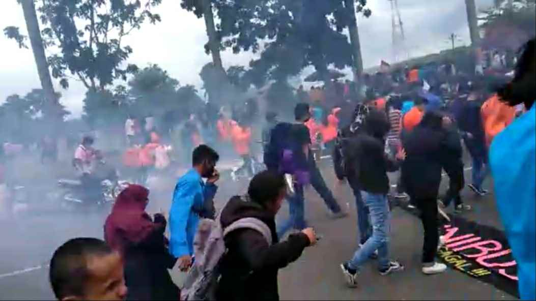 Aksi unjuk rasa mahasiswa rusuh di DPRD Provinsi Jambi