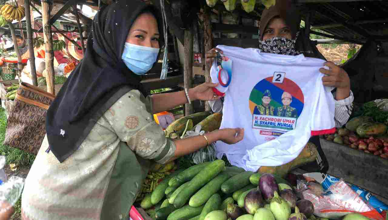 Hj Yuli Amrida saat berkunjung ke Pasar 46 Kasang