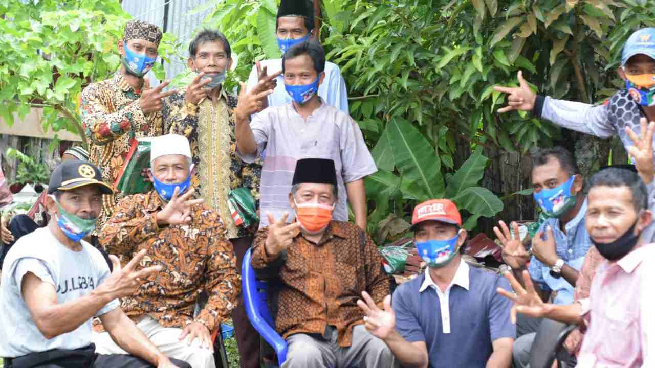 Abdullah Sani saat bersilturahmi dengan warga Desa Penerokan