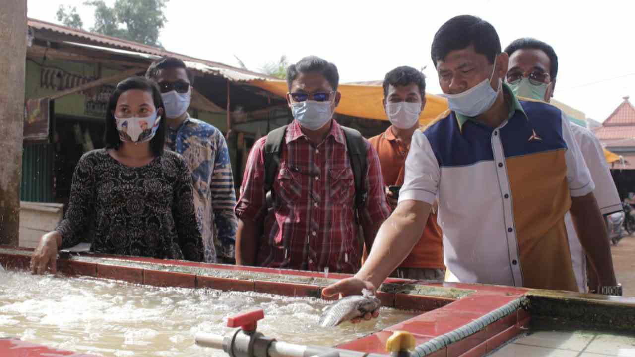 Syafril Nursal saat blusukan di Pasar PU Muara Tembesi
