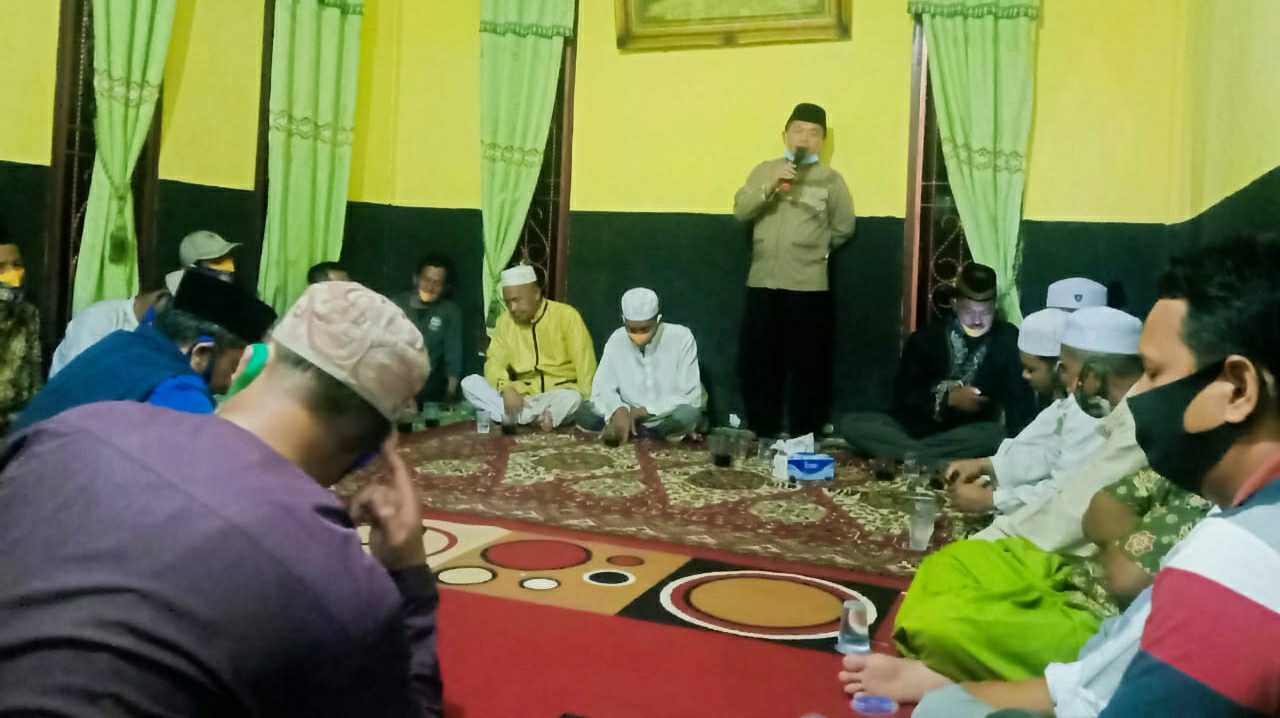 Al Haris saat silaturahmi dengan warga Pematang Lumut, Tanjab Barat 