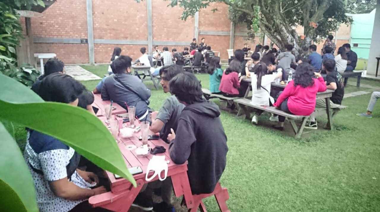 Ratu dan Adip saat bertemu dengan milenial Ce-Ratu