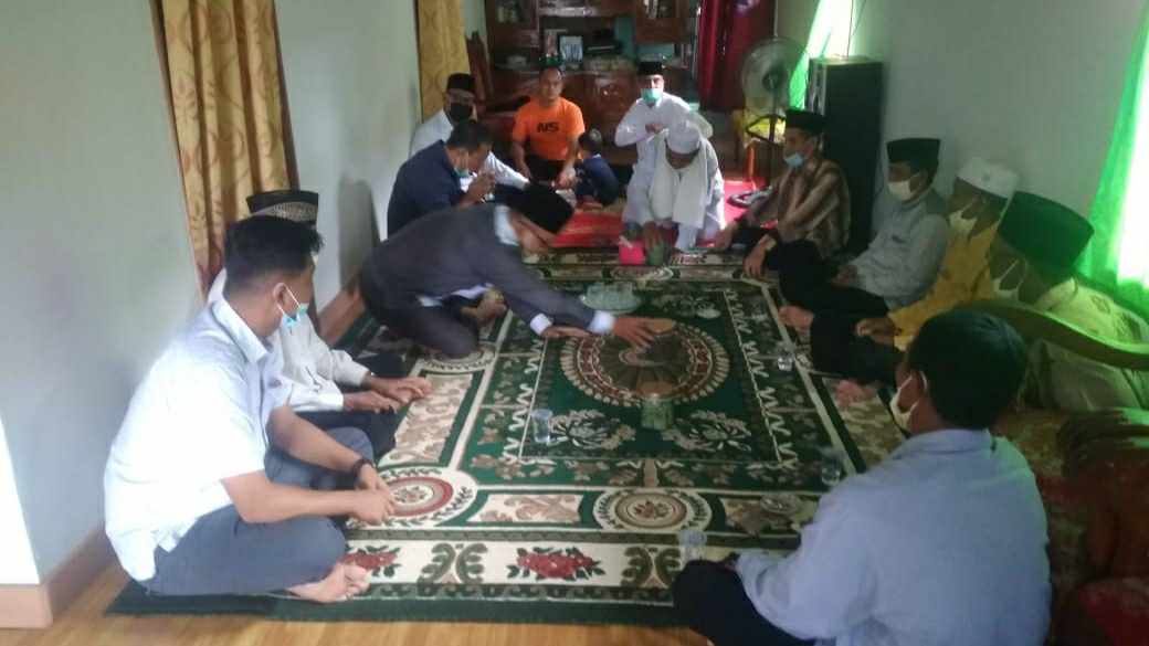 Romi saat silaturahmi dengan tokoh masayarakat dan tokoh agama di Kuala Jambi 