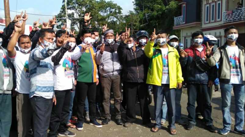 Warga saat sambut Syafril Nursal di Danau Kerinci 