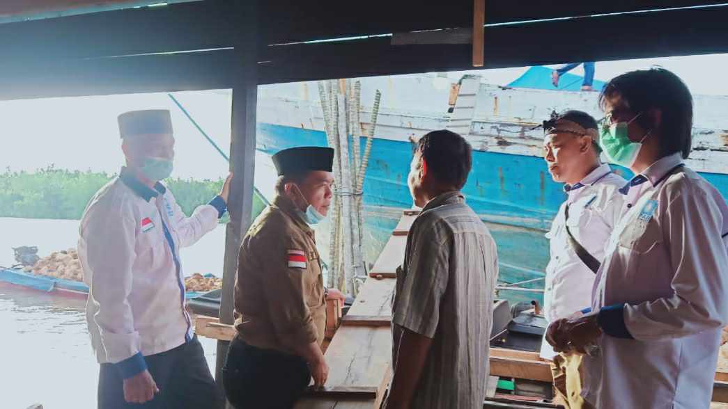 Al Haris saat mengunjungi Desa Merbau Tanjab Timur