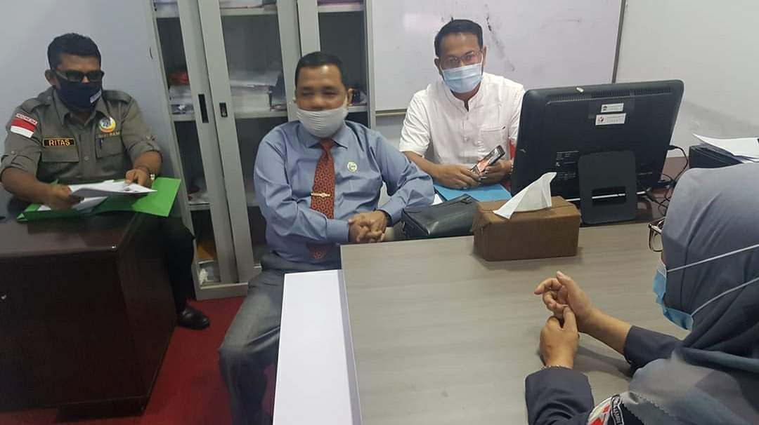 Tim Advokasi Al Haris-Sani saat pelaporan di Bawaslu Jambi