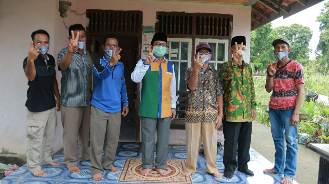 Fachrori Umar saat silaturahmi dengan warga Desa Pematang Raman