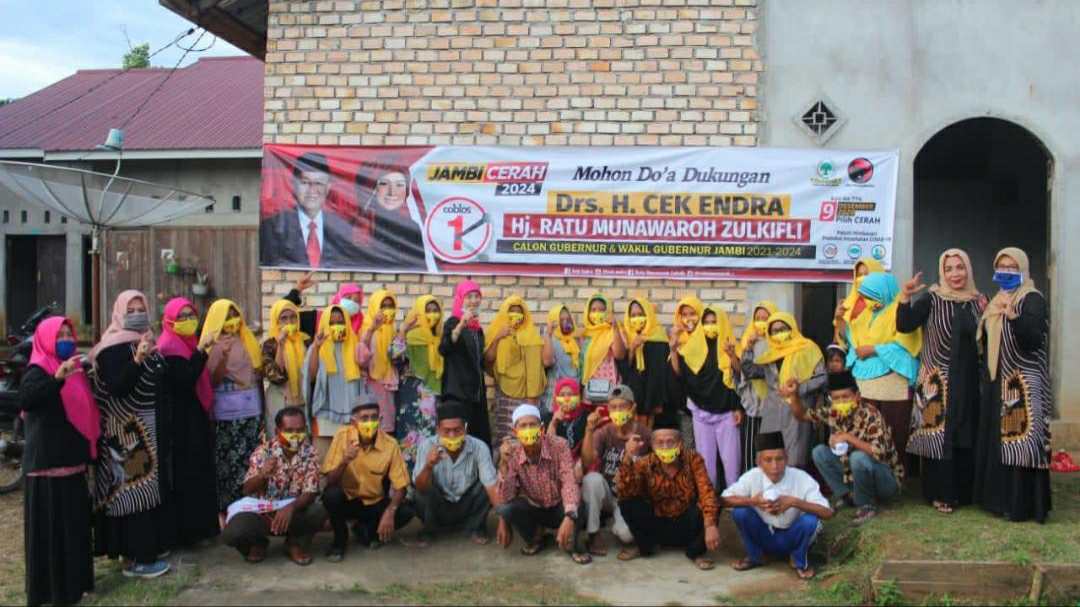Tim SPCE saat susur dan seberangi Sungai Batanghari 