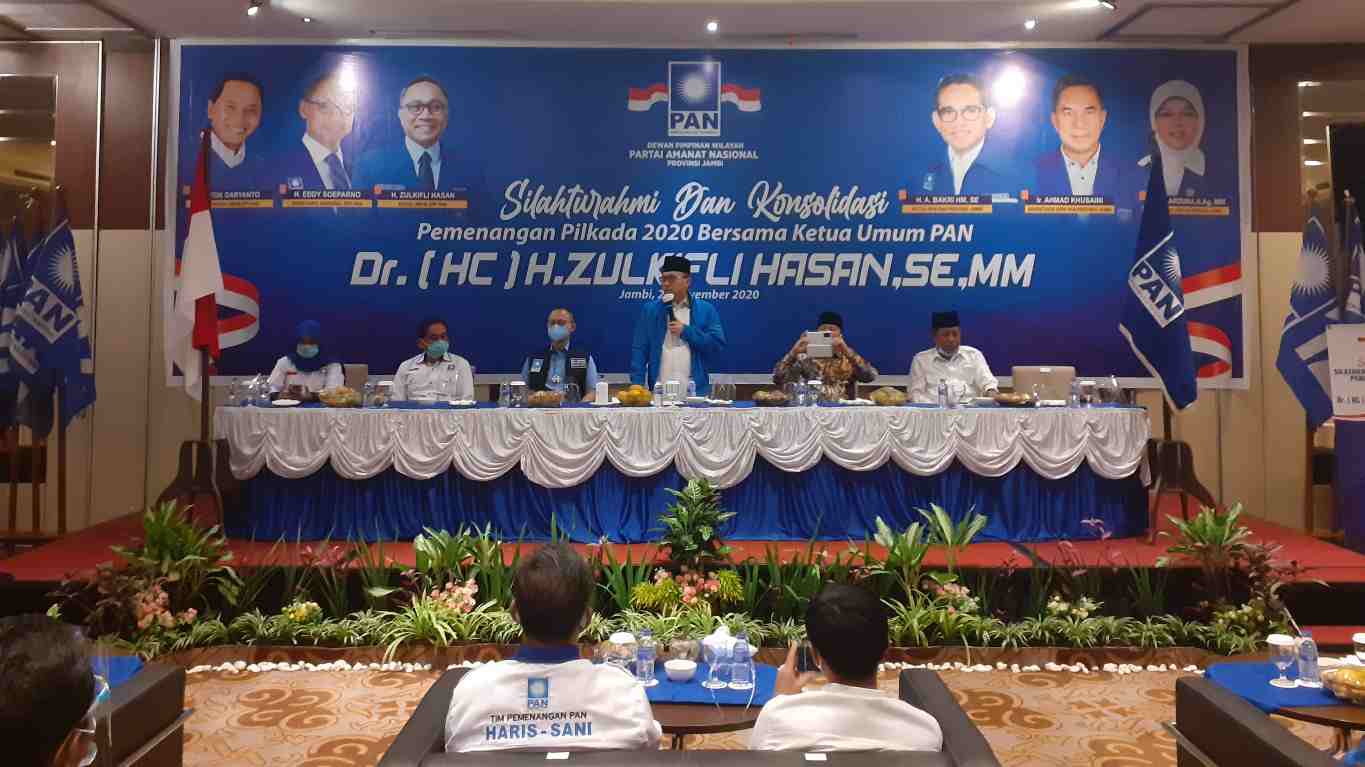 Abullah Sani (kanan) saat hadiri konsolidasi pemenangan DPW PAN Jambi bersama Zulhas