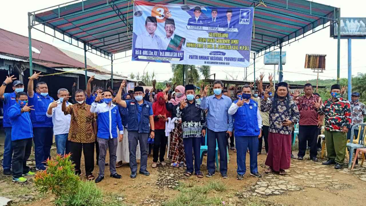 Yai Sani, H. Bakri dan rombongan saat silaturahmi dengan warga Rimbo Ulu 