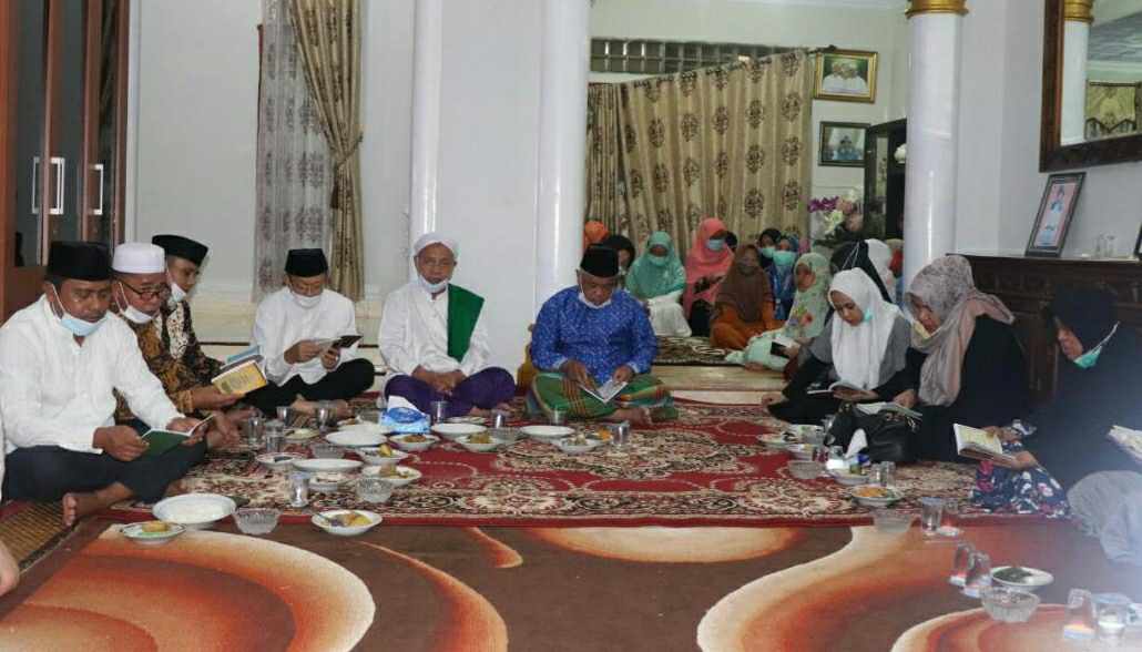 Cek Endra dan Buya Satar saat yasinan malam kesatu berpulangnya Bang Bawai