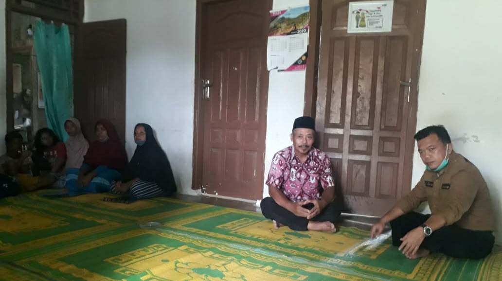 Al Haris saat silaturahmi dengan warga Desa Danau Sarang Burung