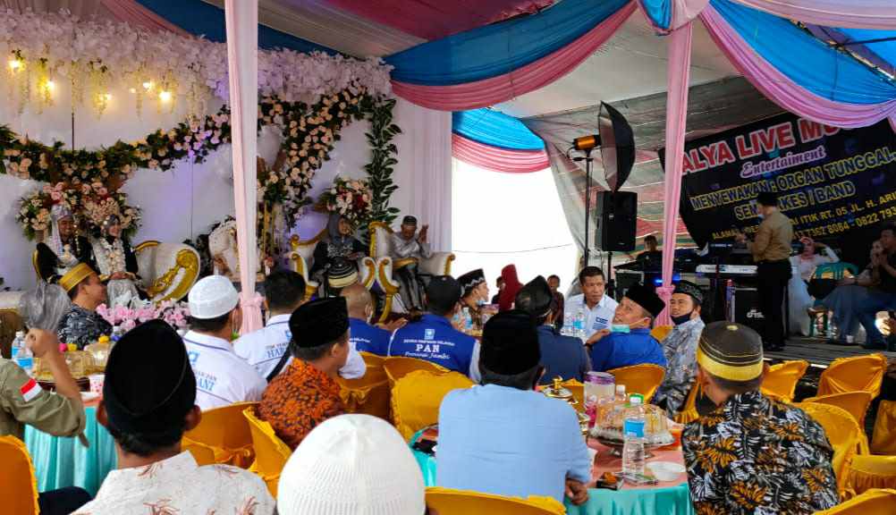 Al Haris saat hadiri pernikahan warga Sungai Itik