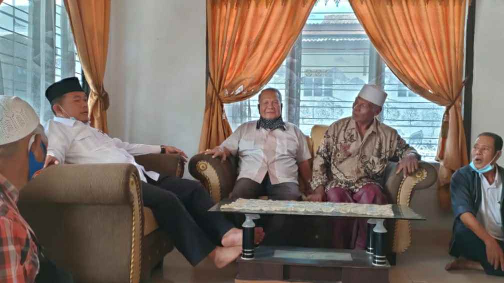 Al Haris saat silaturahmi dengan warga Penerokan Bajubang