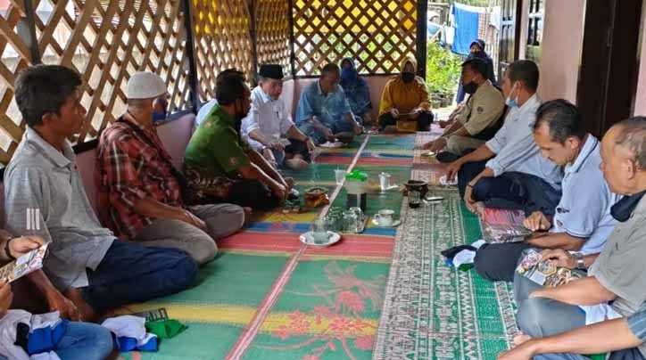 Al Haris saat silaturahmi dengan warga