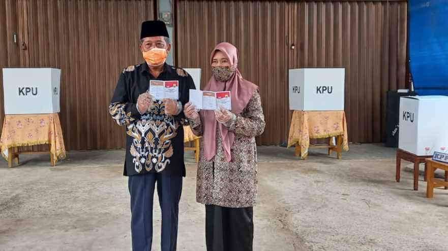 Abdullah Sani saat pencoblosan di TPS 16 Talang Bakung