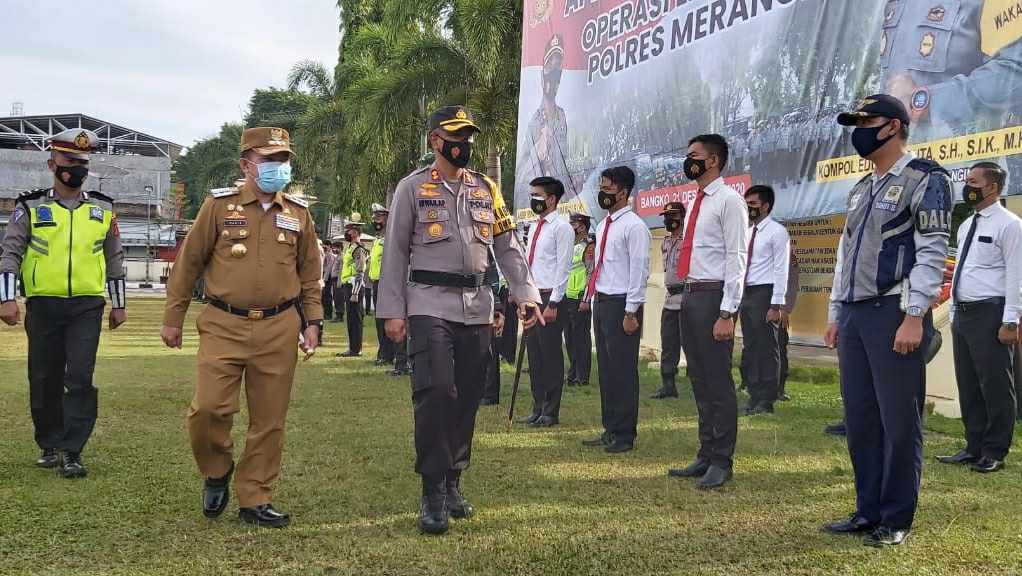 Al Haris saat hadiri apel gelar pasukan apel jelang natal dan tahun baru 2021 di Merangin