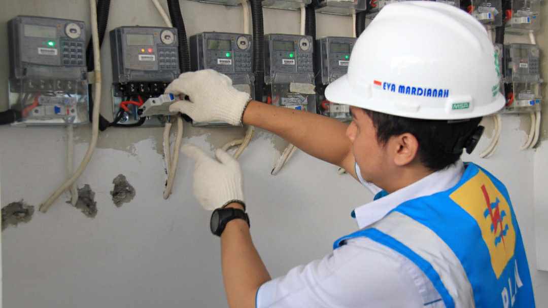 Petugas PLN (ilsutrasi)