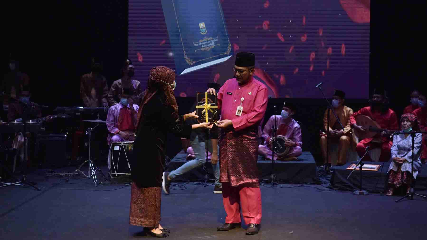 Sudirman saat hadiri Malam Gelar Seni Tradisi dan Anugerah Budaya Jambi