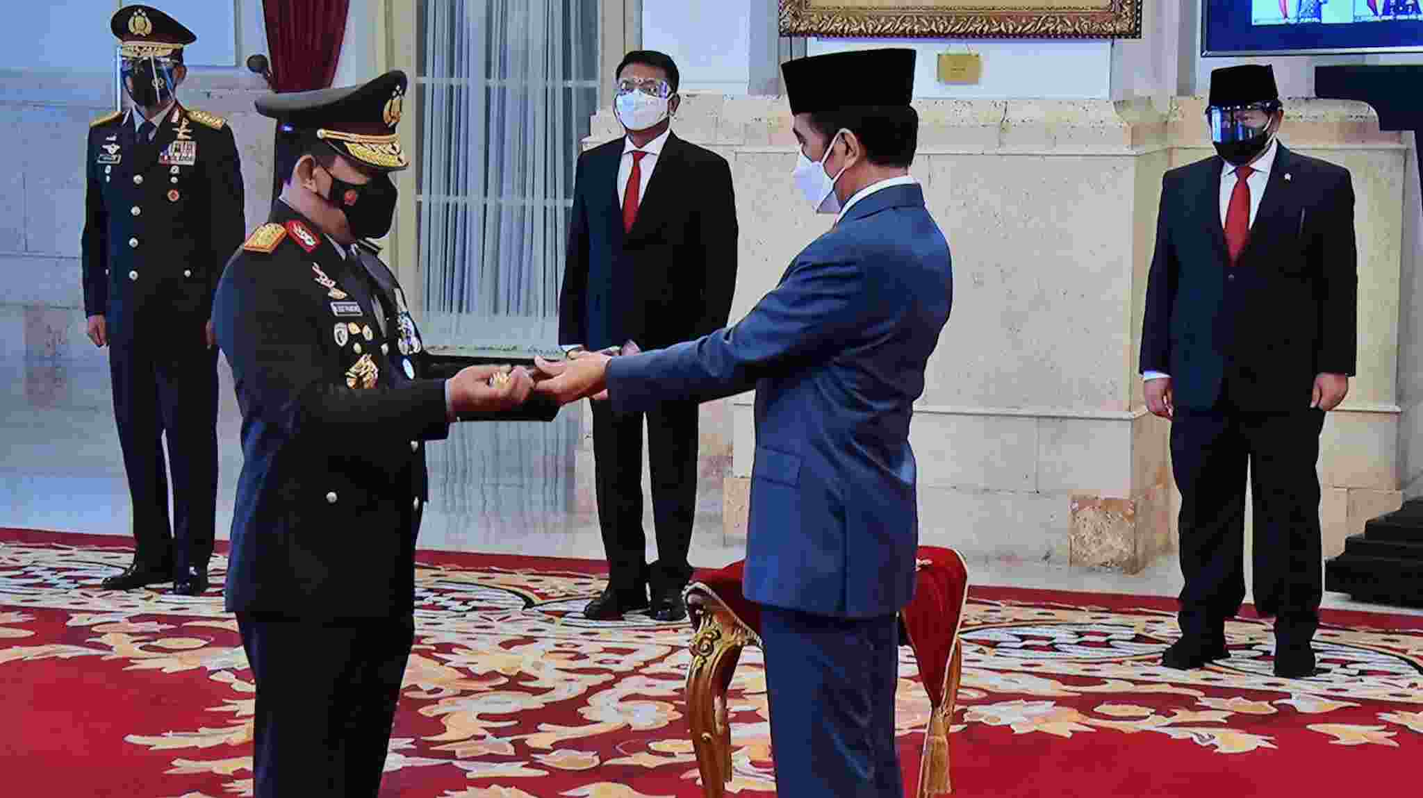 Presiden Jokowi melantik Listyo Sigit Prabowo menjadi Kapolri