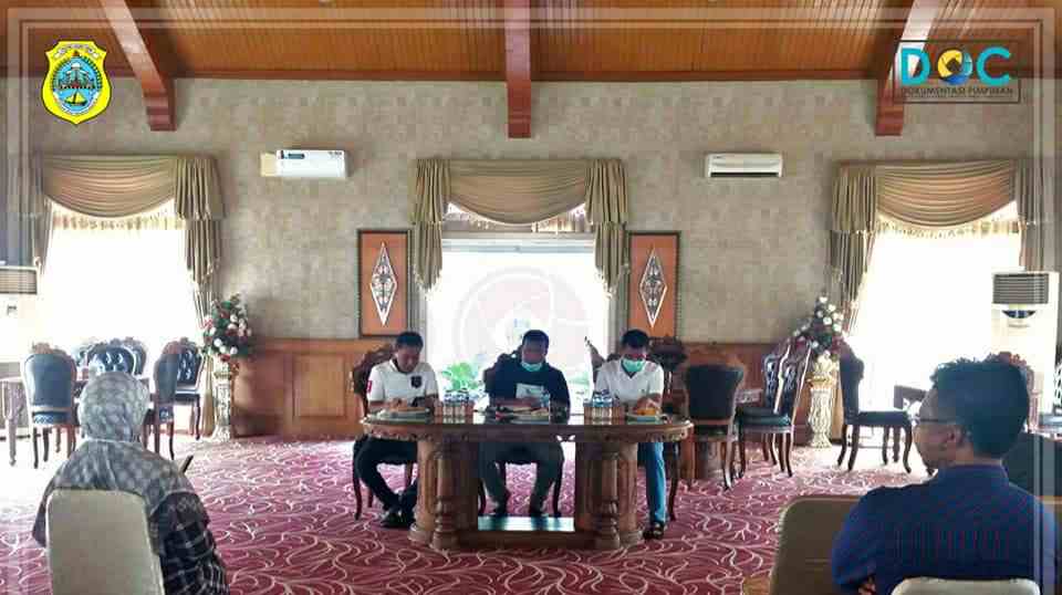 rapat penanganan dan pencegahan penularan Covid-19 Pemkab Tanjab Timur 