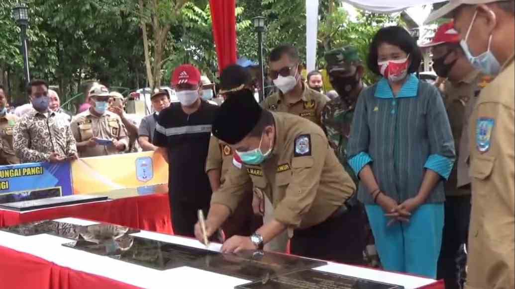 Al Haris saat peresmian Taman Geoprak Merangin
