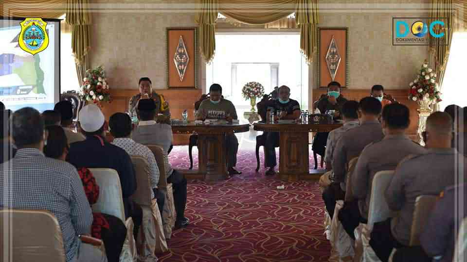 Rapat koordinasi penanganan Covid-19 Tanjab Timur