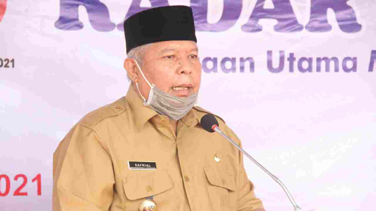 Bupati Tanjab Barat, Safrial