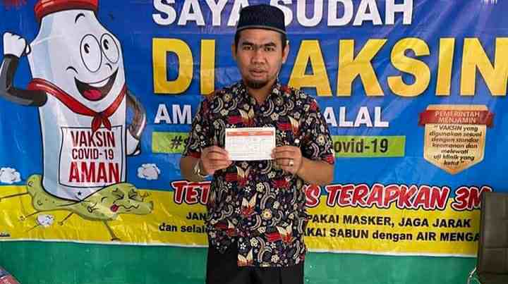 Ketua DPRD Kota Sungai Penuh saat disuntik vaksin Covid-19 tahap kedua 