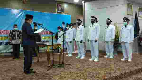 Al Haris saat lantik 9 Kades 