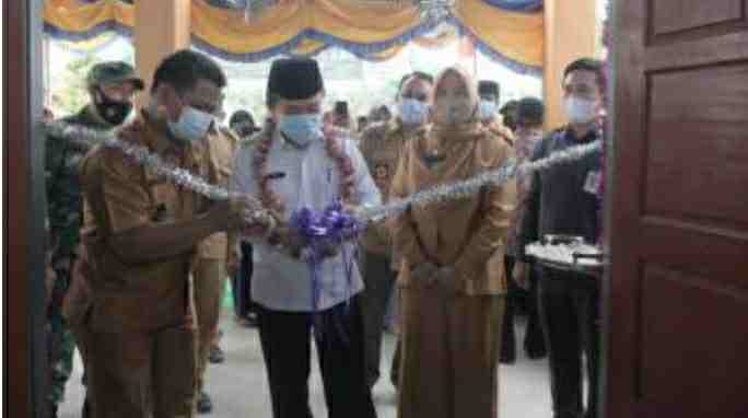 Al Haris saat meresmikan Gedung Sinar Gading